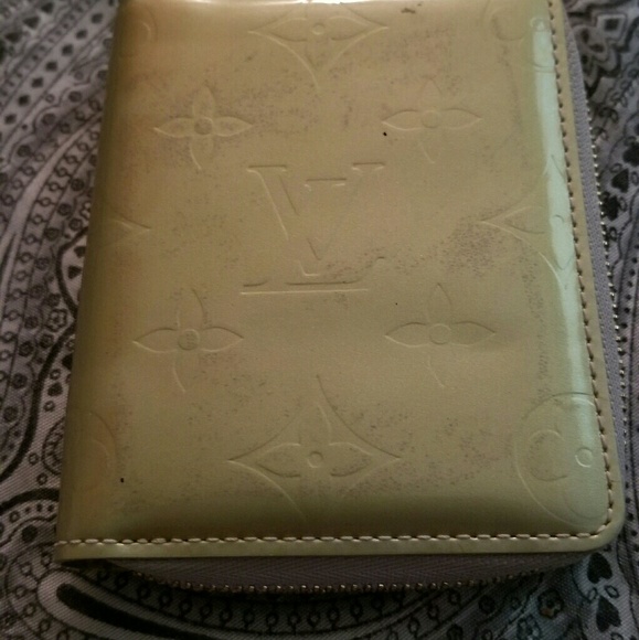 Louis Vuitton Handbags - Louis Vuitton vernis monogram patent zip wallet